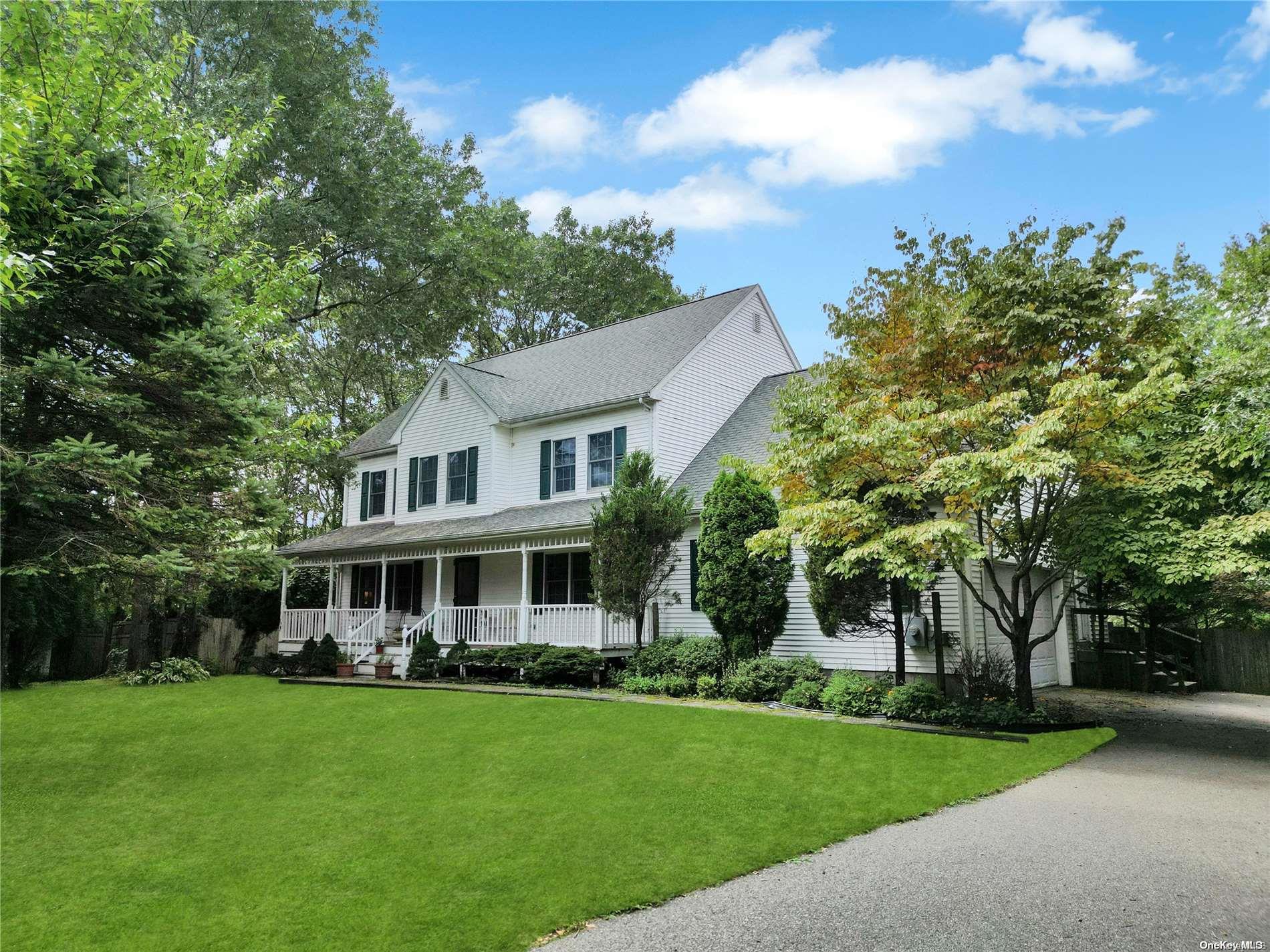 #1 photo, 8 Donnelly Court, 东长岛 Manorville , NY 11949