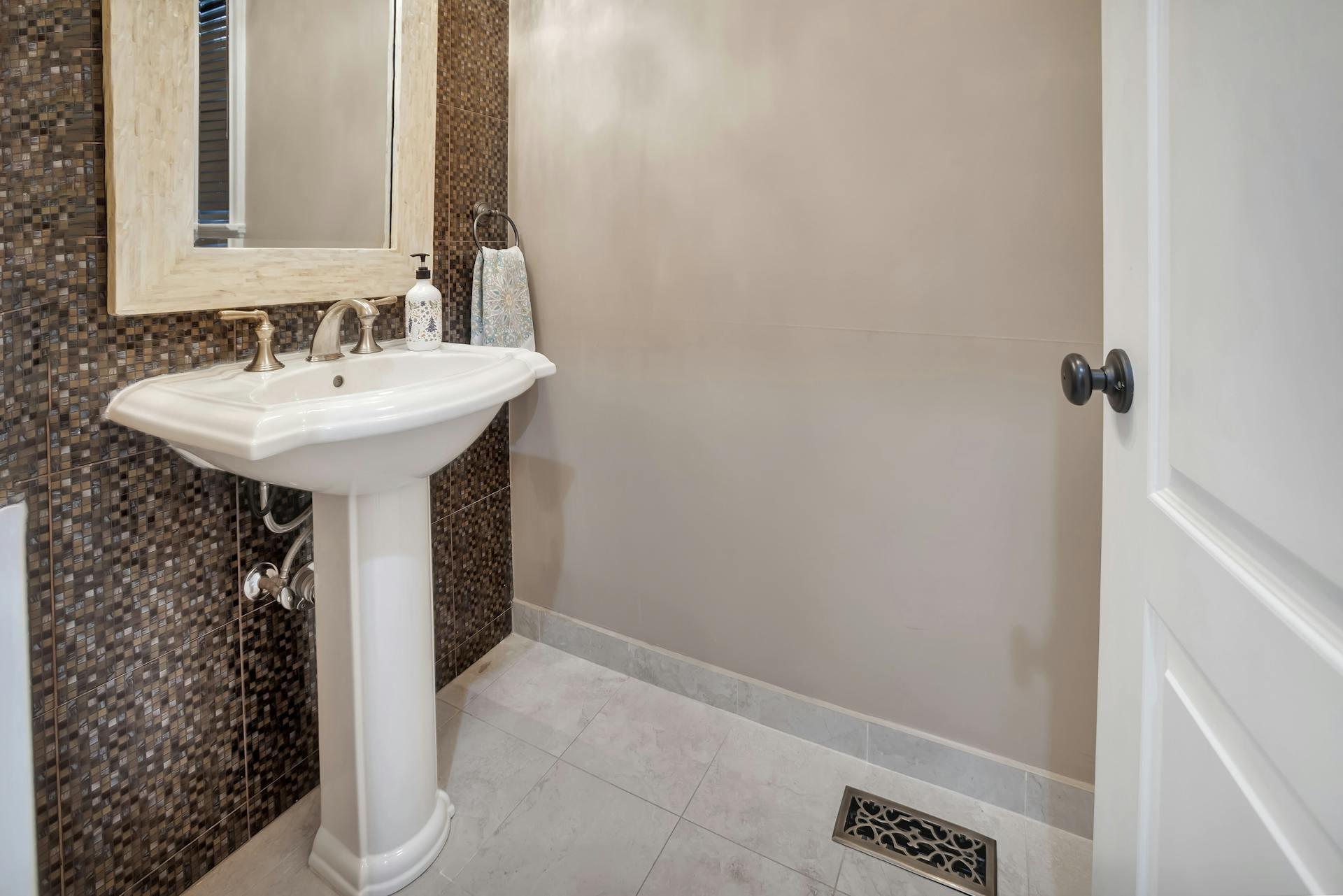 #22 photo, 5 Boulevard, Whitestone , NY 11357