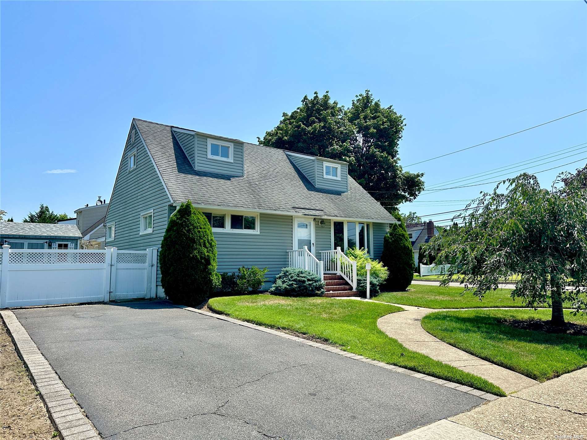 #1 photo, 3 Hart Street, Farmingdale , NY 11735