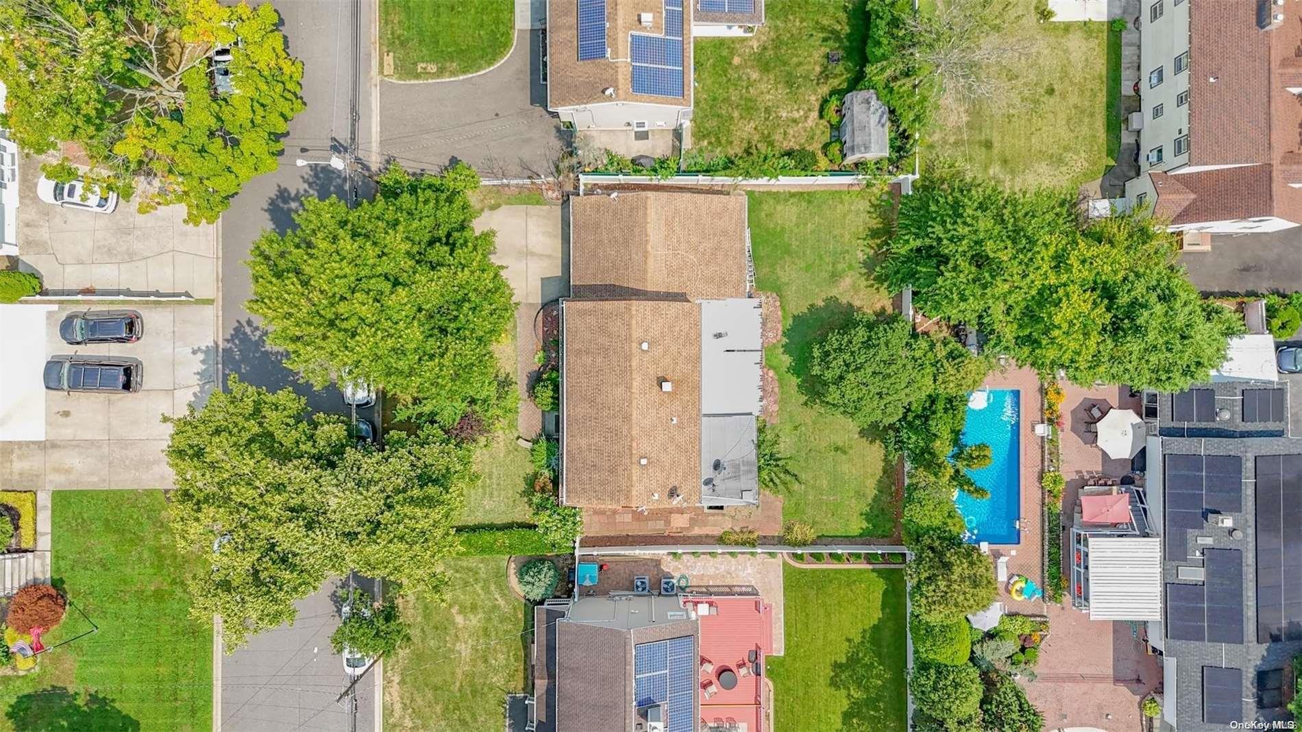 #1 photo, 637 10th Street, سوفولك West Babylon , NY 11704