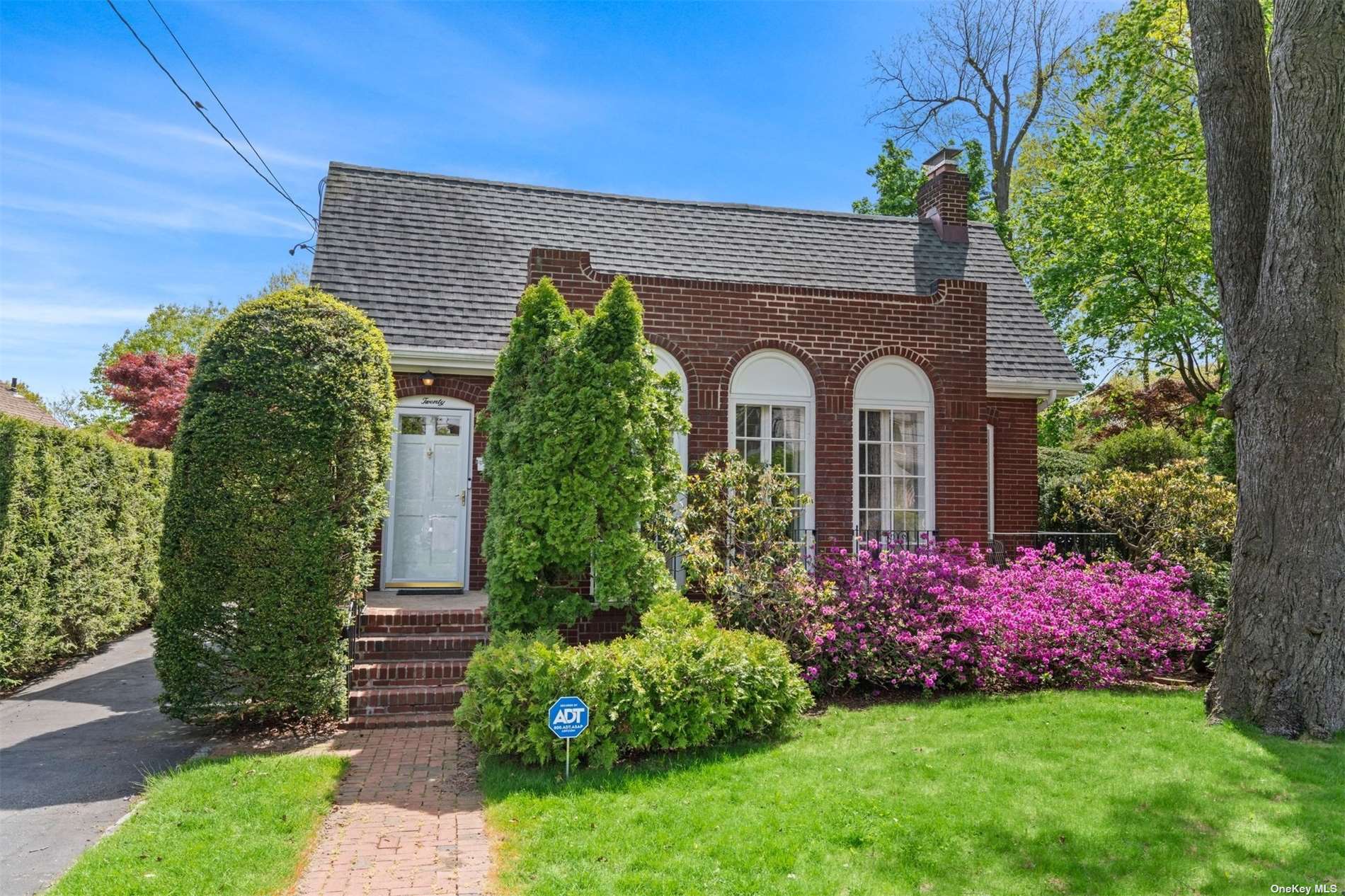 #1 photo, 20 Willow Avenue, Huntington , NY 11743
