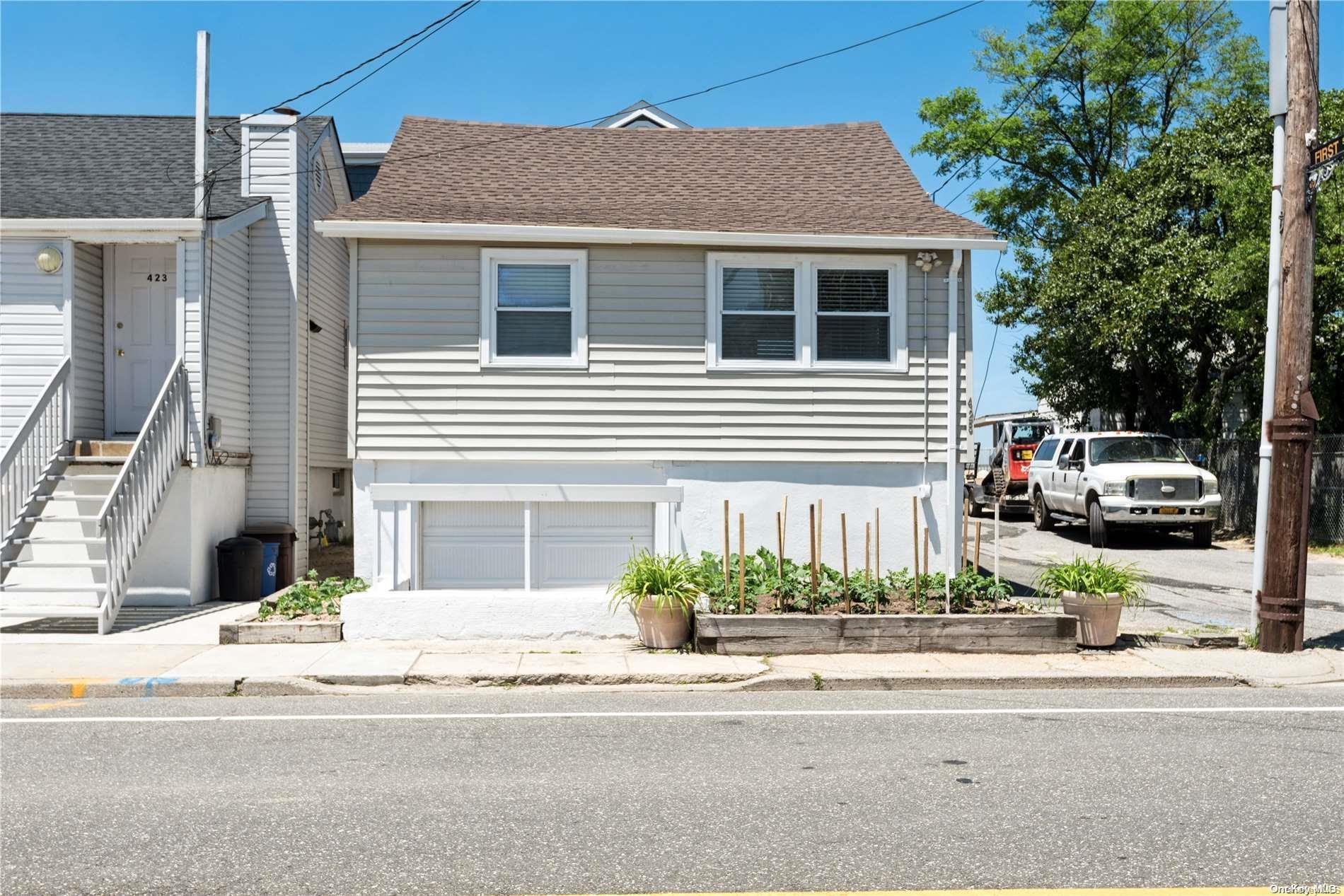 #1 photo, 425 Bayville Avenue, Bayville , NY 11709