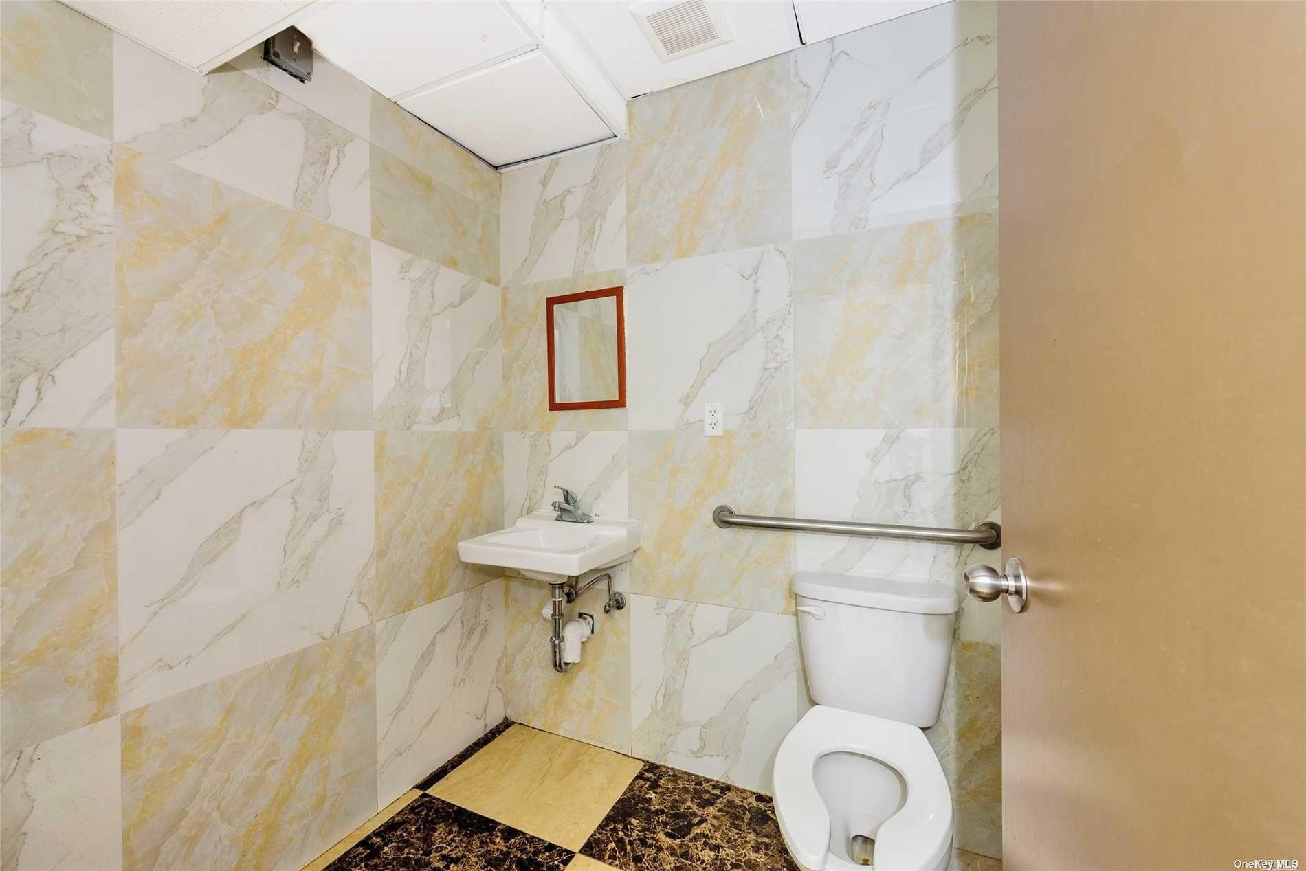 #14 photo, 41-42 College Point Boulevard, クイーンズ区 Flushing , NY 11355