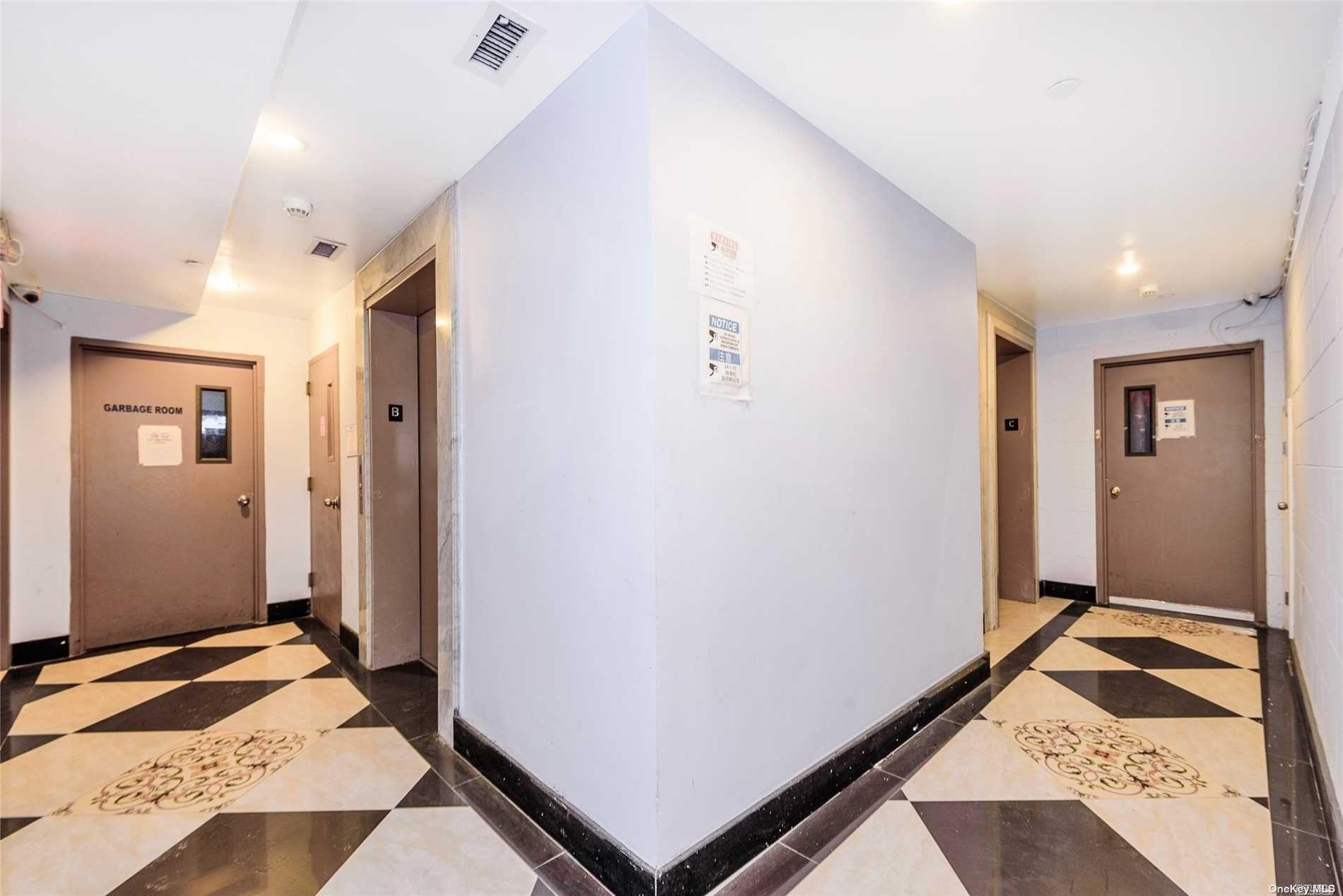 #8 photo, 41-42 College Point Boulevard, クイーンズ区 Flushing , NY 11355