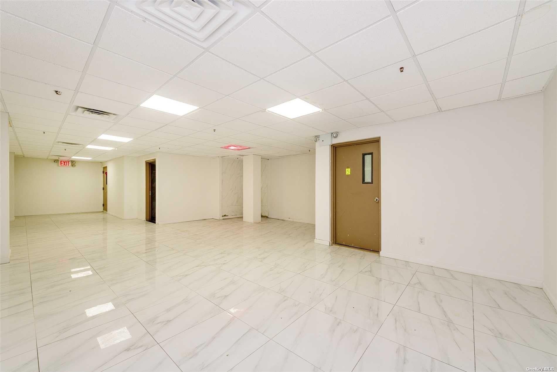 #9 photo, 41-42 College Point Boulevard, クイーンズ区 Flushing , NY 11355