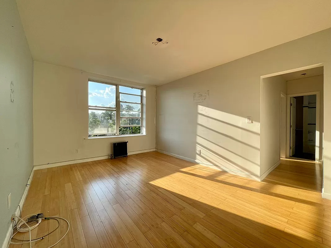 #1 photo, 652 W 189th Street, Washington Heights , NY 10040