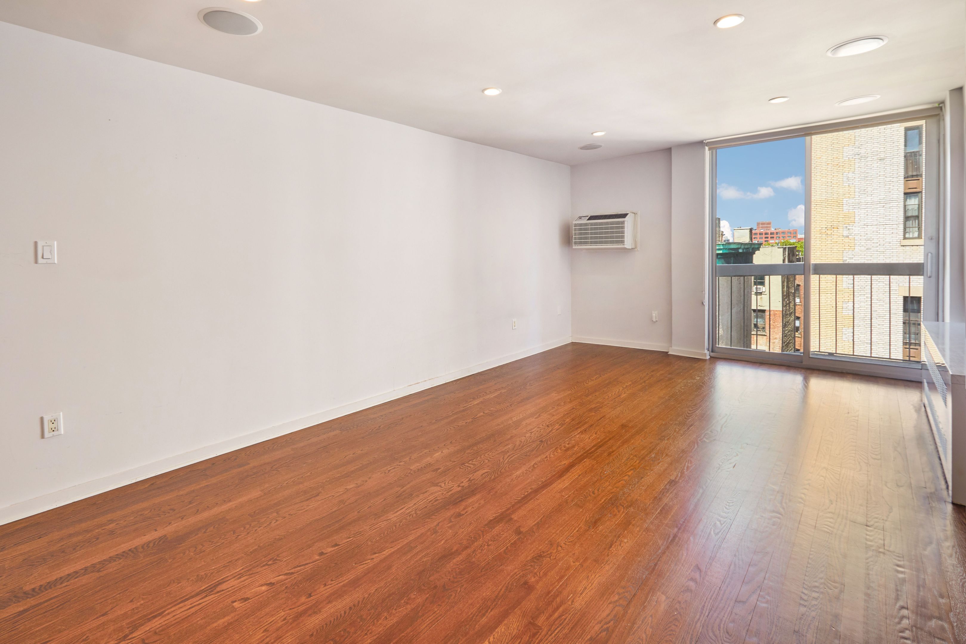 #1 photo, 184 THOMPSON Street, Greenwich Village , NY 10012