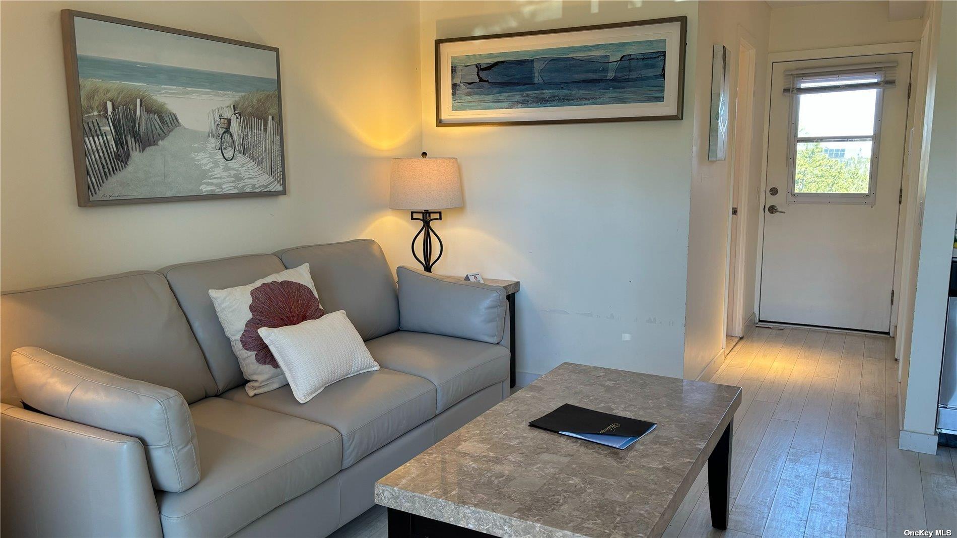 #14 photo, 2004 Montauk Highway, サフォーク郡 Amagansett , NY 11930