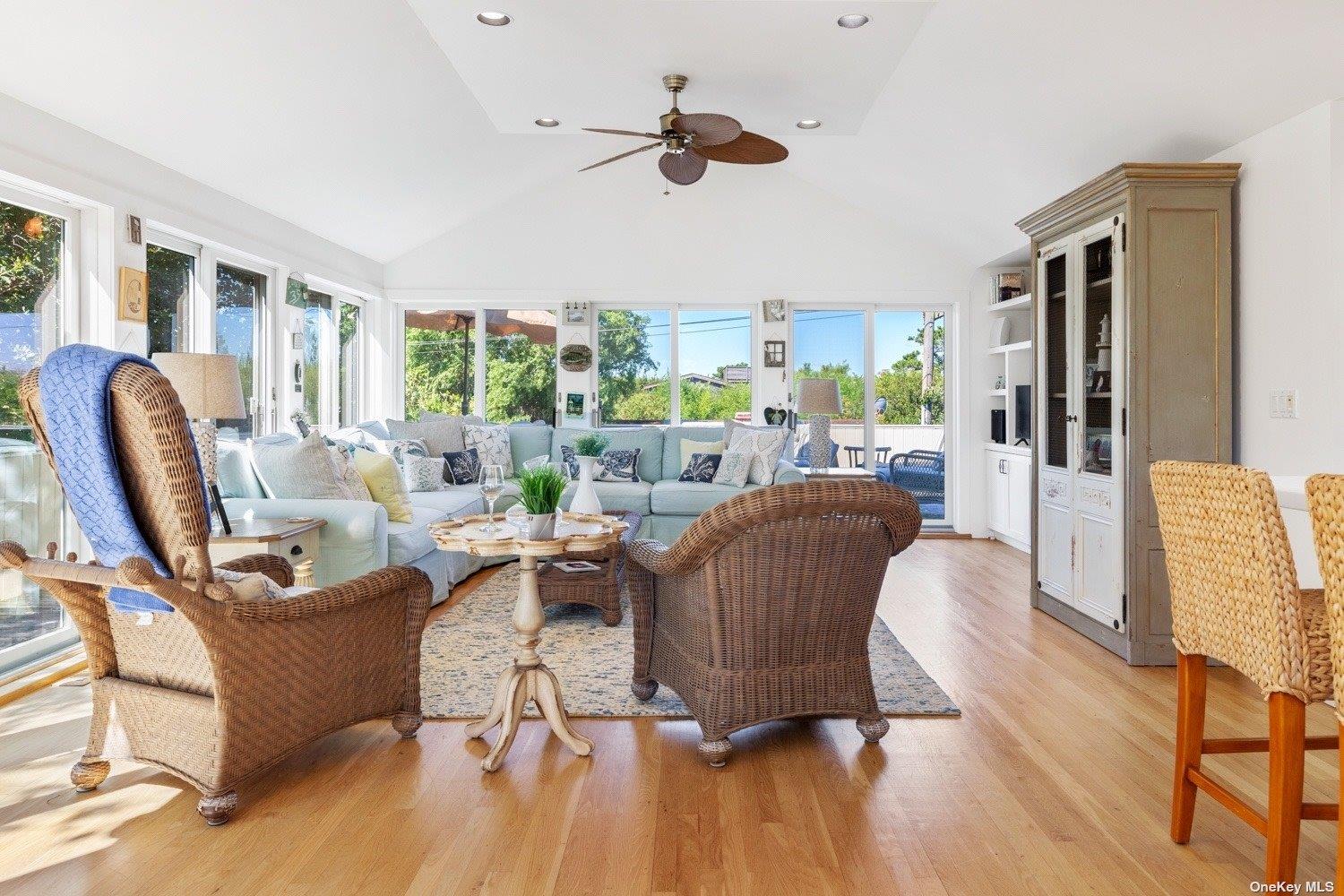 #15 photo, 216 Broadway, サフォーク郡 Saltaire , NY 11706