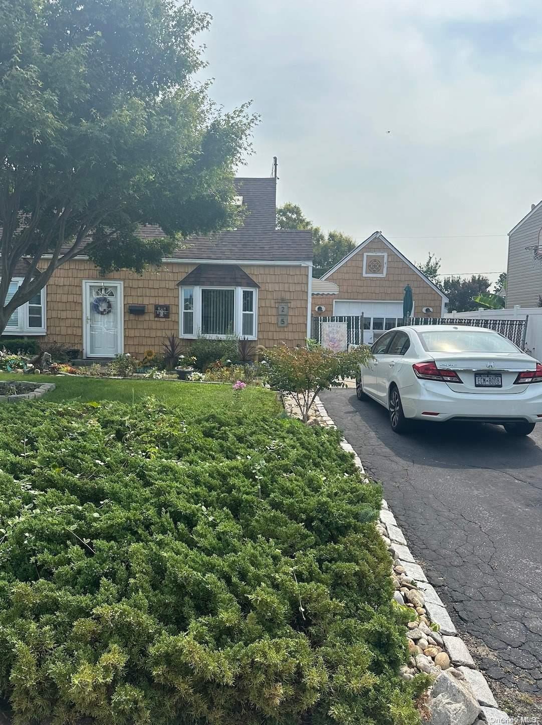 #1 photo, 25 Ring Lane, Levittown , NY 11756