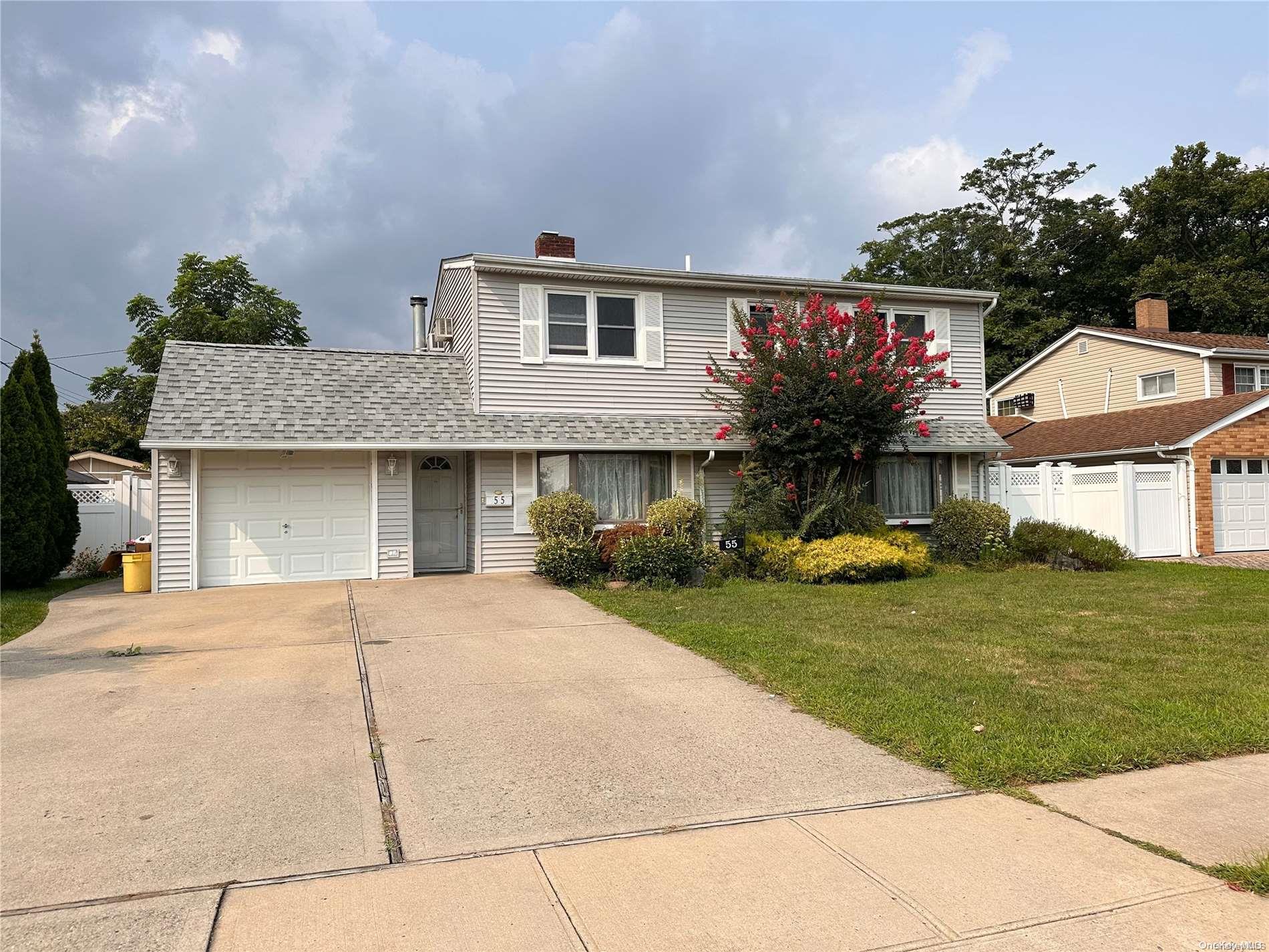 #1 photo, 55 Spindle Road, ナッソー郡 Hicksville , NY 11801