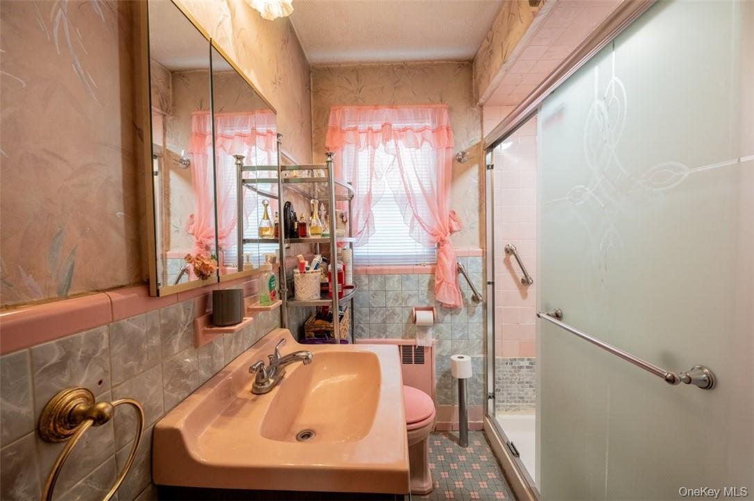 #18 photo, 200 Ingraham Lane, New Hyde Park , NY 11040