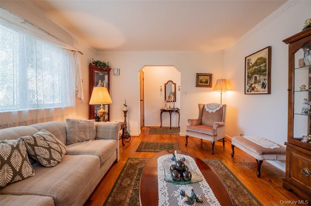 #5 photo, 200 Ingraham Lane, New Hyde Park , NY 11040