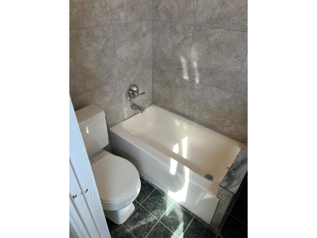 #8 photo, 2408 CAMBRELENG Avenue, ブロンクス区 Belmont , NY 10458