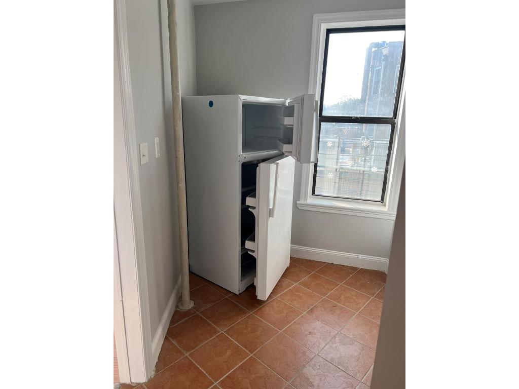 #3 photo, 2408 CAMBRELENG Avenue, ブロンクス区 Belmont , NY 10458