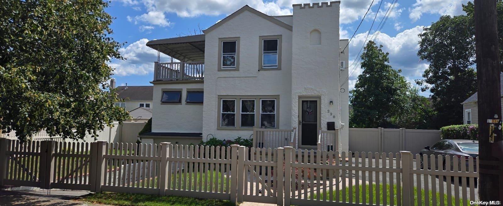 #1 photo, 220 Lawson Street, ناسو Hempstead , NY 11550