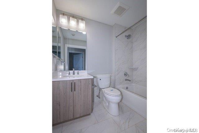 #4 photo, 300 Sutton Court, サフォーク郡 Mount Sinai , NY 11766