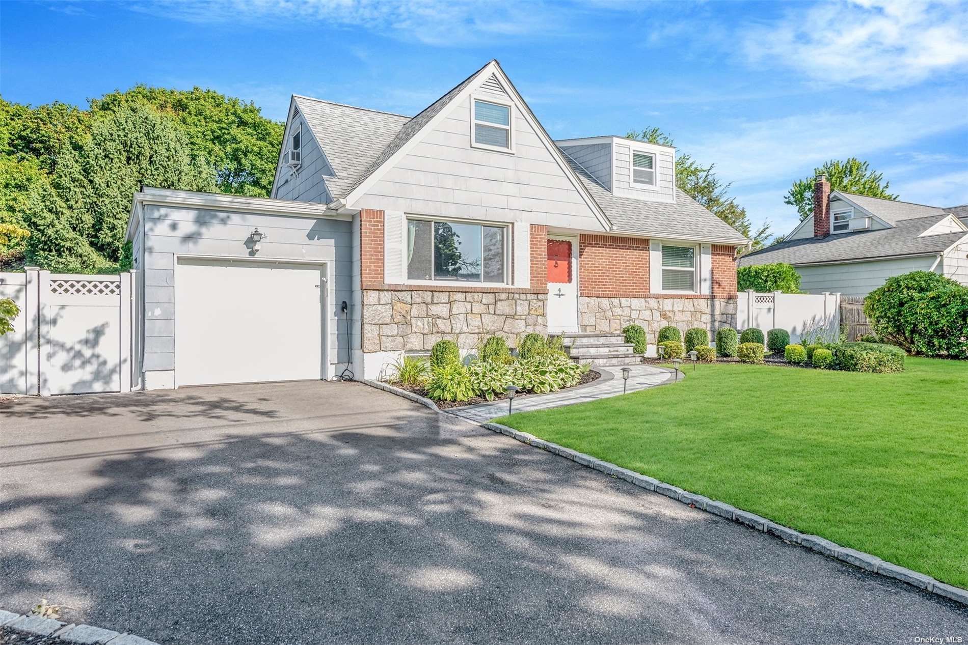 #1 photo, 4 Whittier Drive, Greenlawn , NY 11740