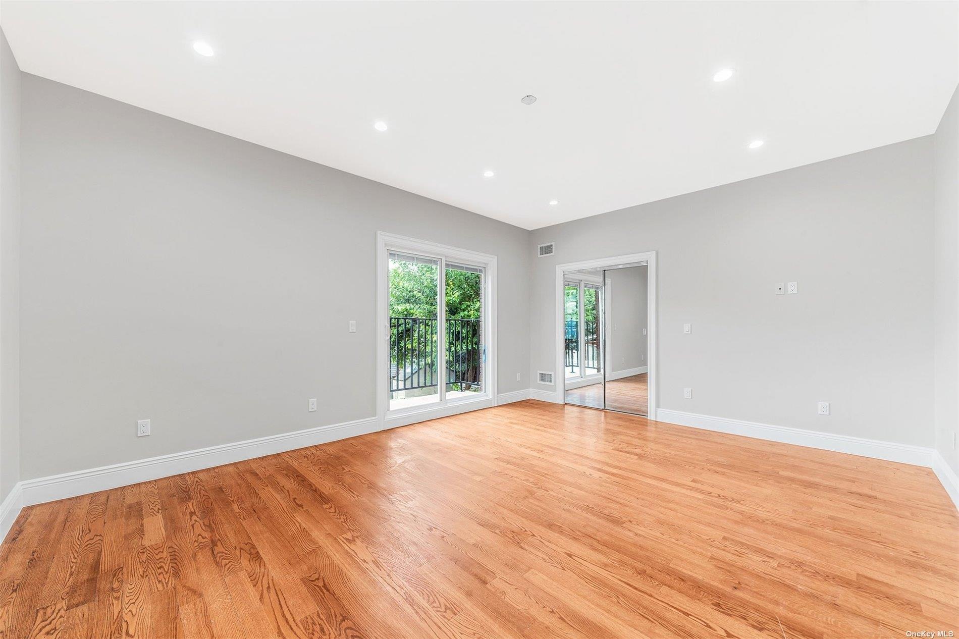 #12 photo, 22 Solar Lane, ナッソー郡 Albertson , NY 11507