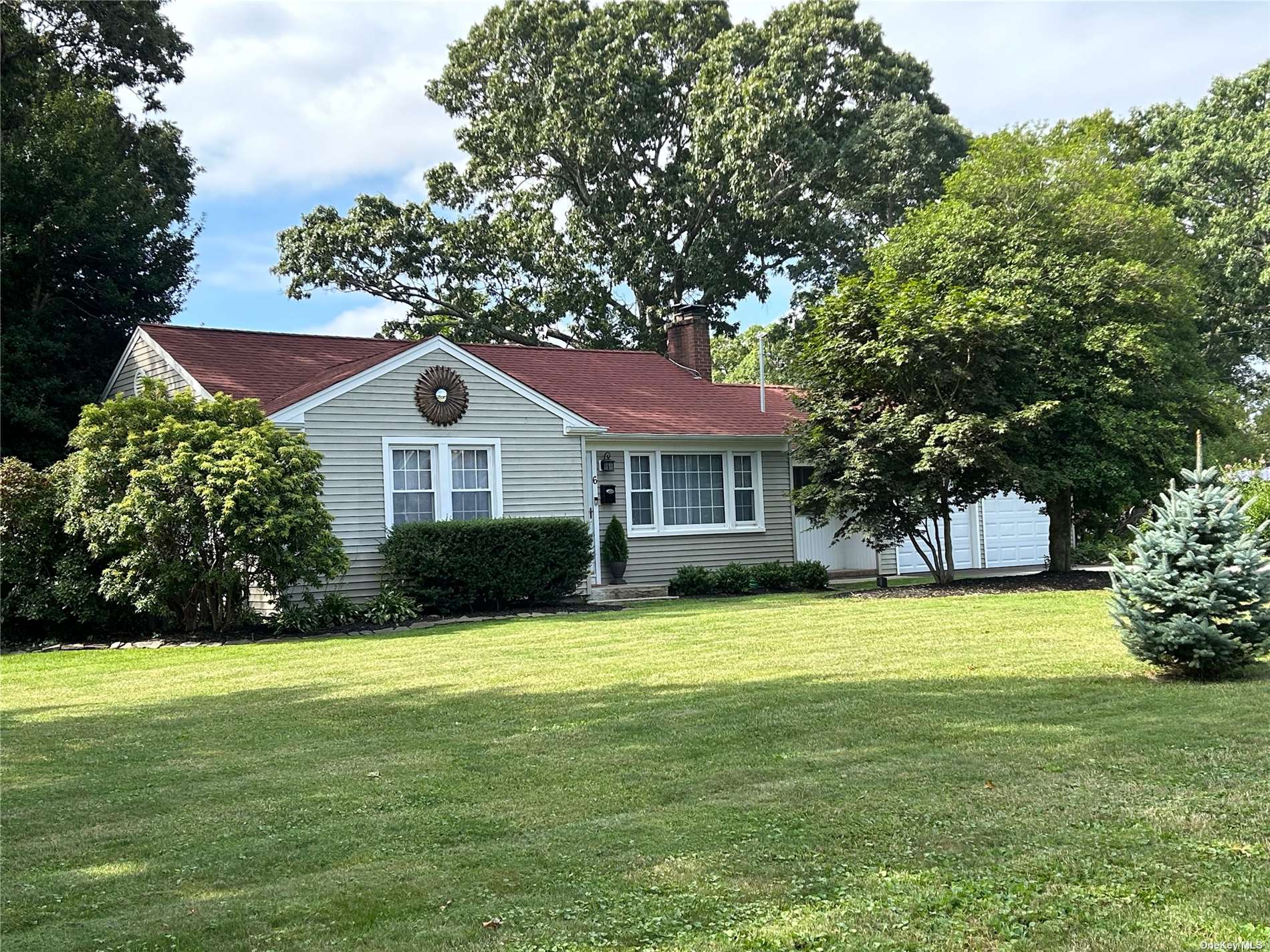 #1 photo, 6 Dewey Street, מחוז סאפוק Sayville , NY 11782