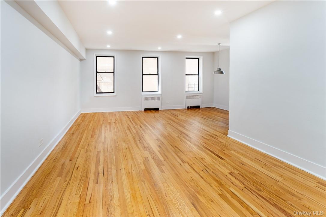 #2 photo, 525 W 235th Street, Bronx , NY 10463