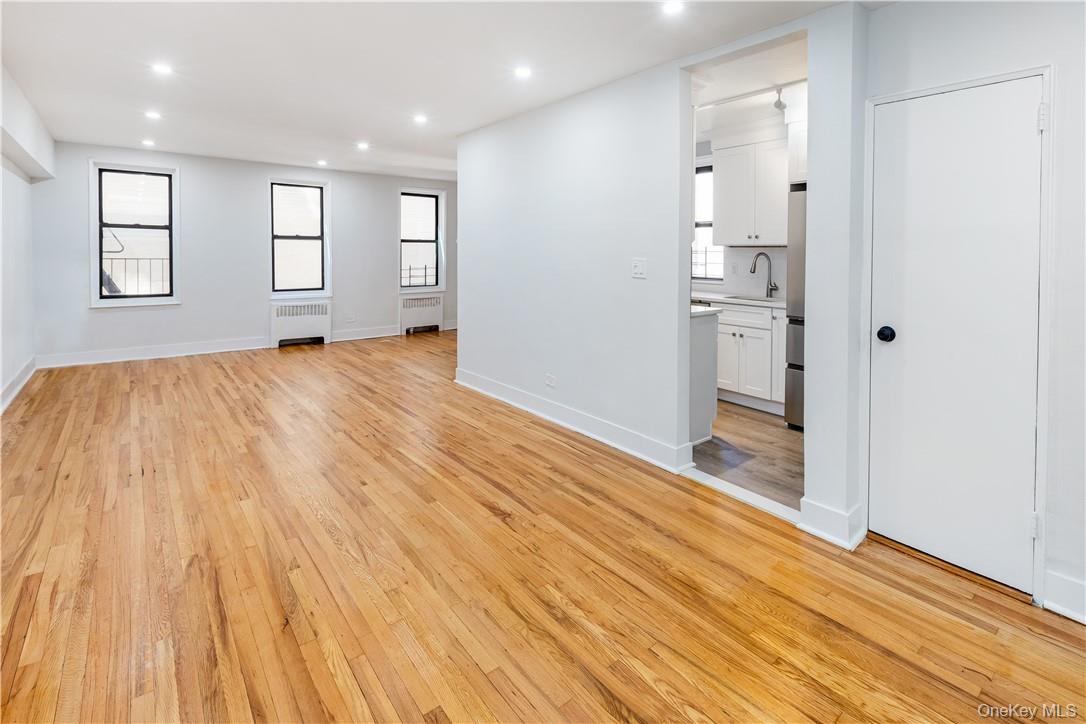 #4 photo, 525 W 235th Street, Bronx , NY 10463