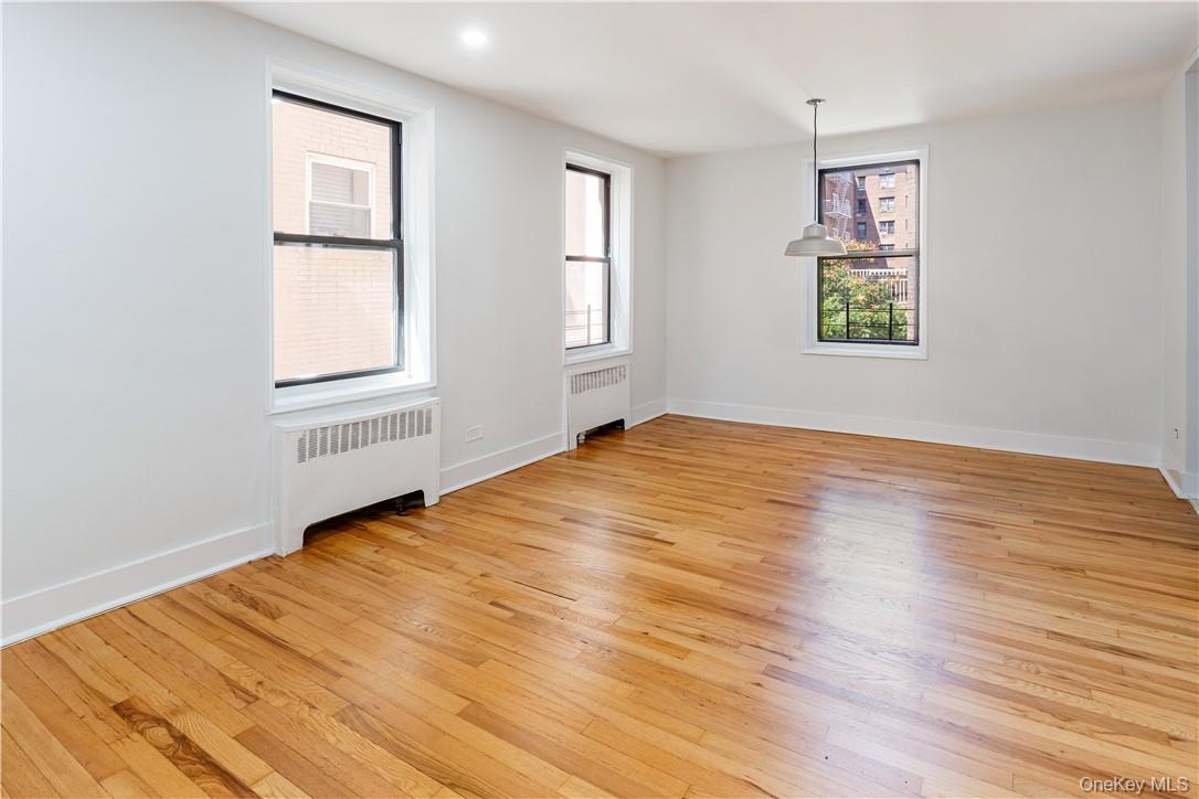 #5 photo, 525 W 235th Street, Bronx , NY 10463