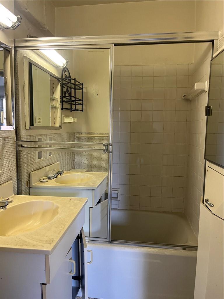 #11 photo, 1020 Grand Concourse, ブロンクス区 Bronx , NY 10451