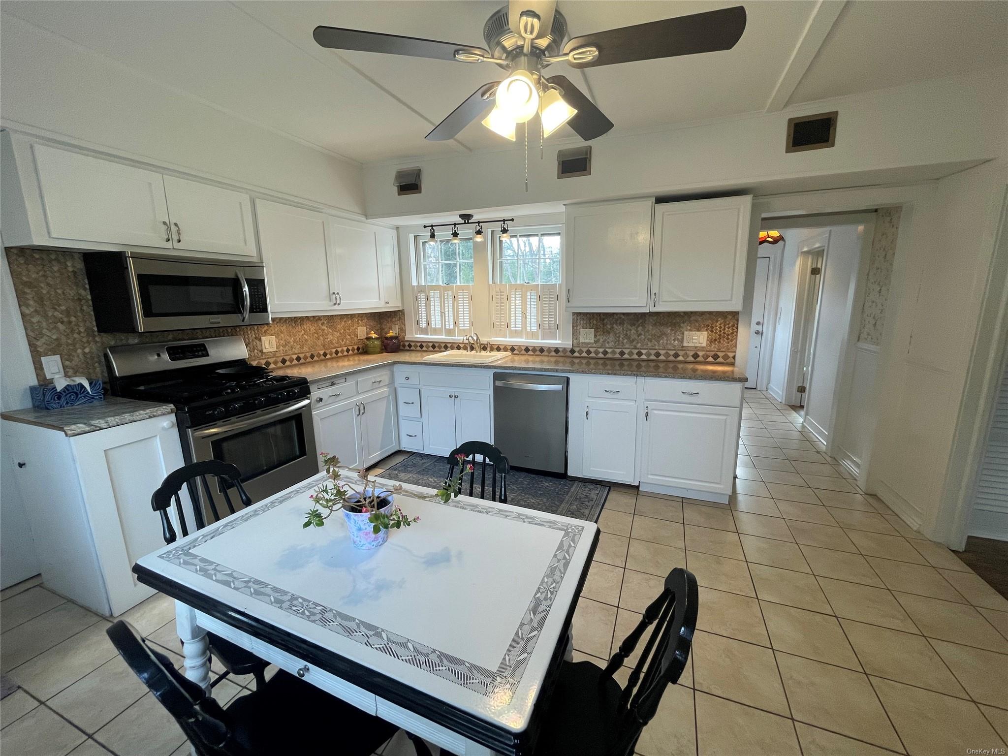 #3 photo, 190 S Country Road, サフォーク郡 Remsenburg , NY 11960