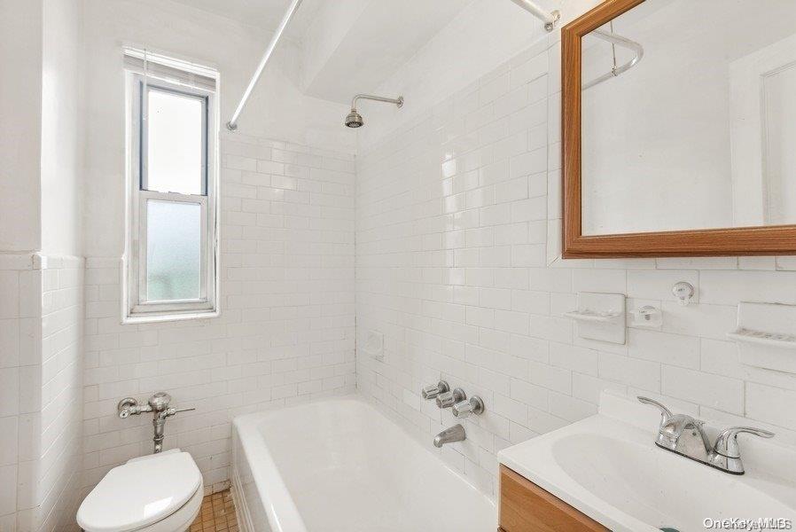 #7 photo, 110-34 73rd Road, クイーンズ区 Forest Hills , NY 11375