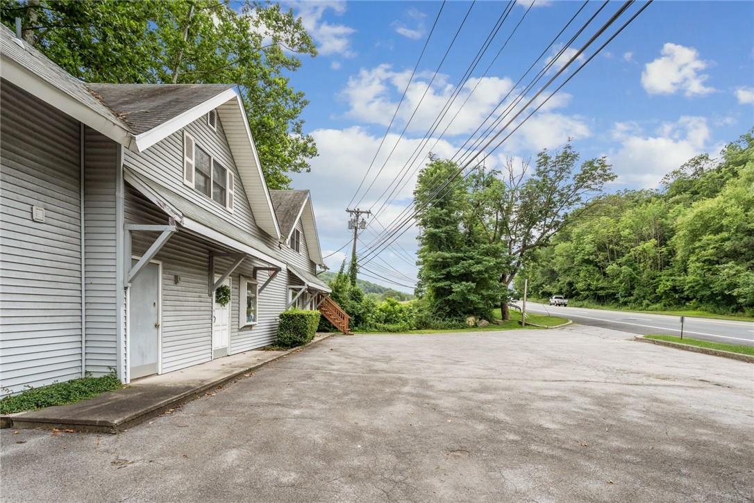 #8 photo, 538 N Route 17, Tuxedo Park , NY 10987