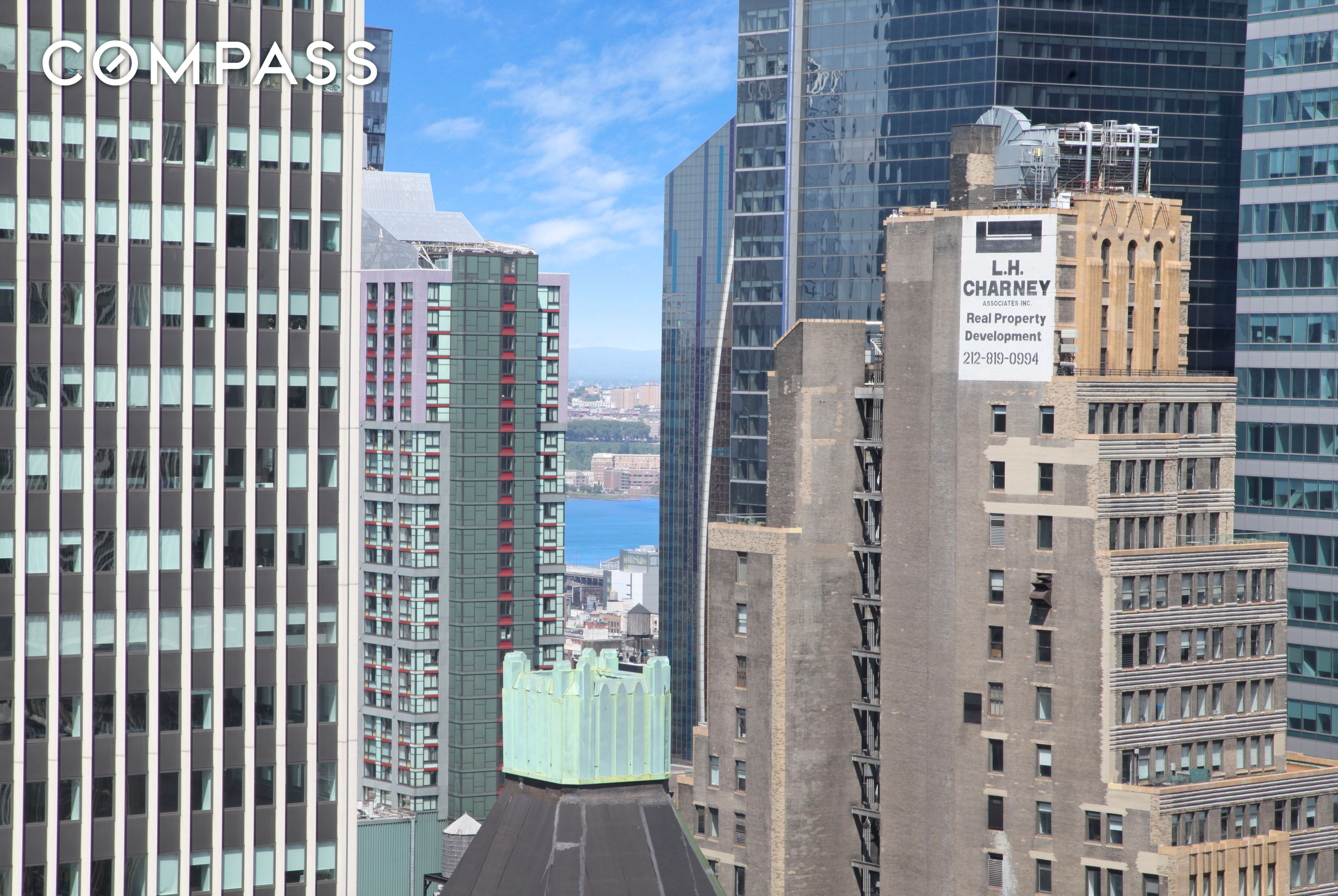 #1 photo, 100 W 39th Street, مانهاتن Fashion District , NY 10018