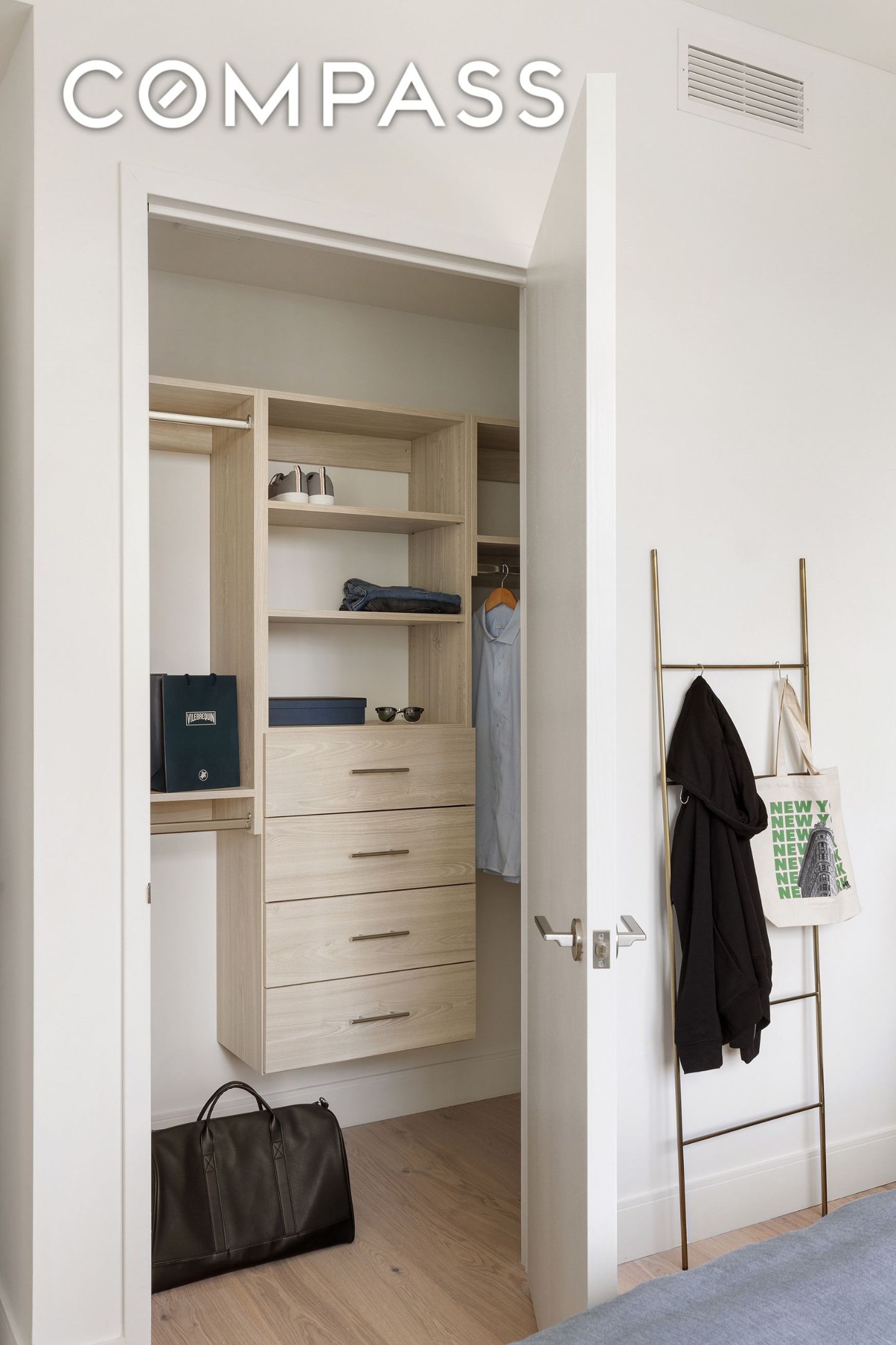 #4 photo, 312 W 43rd Street, マンハッタン Hell's Kitchen , NY 10036