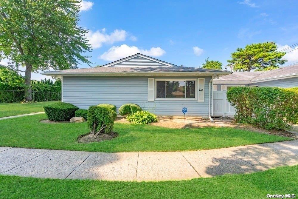 #1 photo, 272 Storm Drive, מחוז סאפוק Holtsville , NY 11742