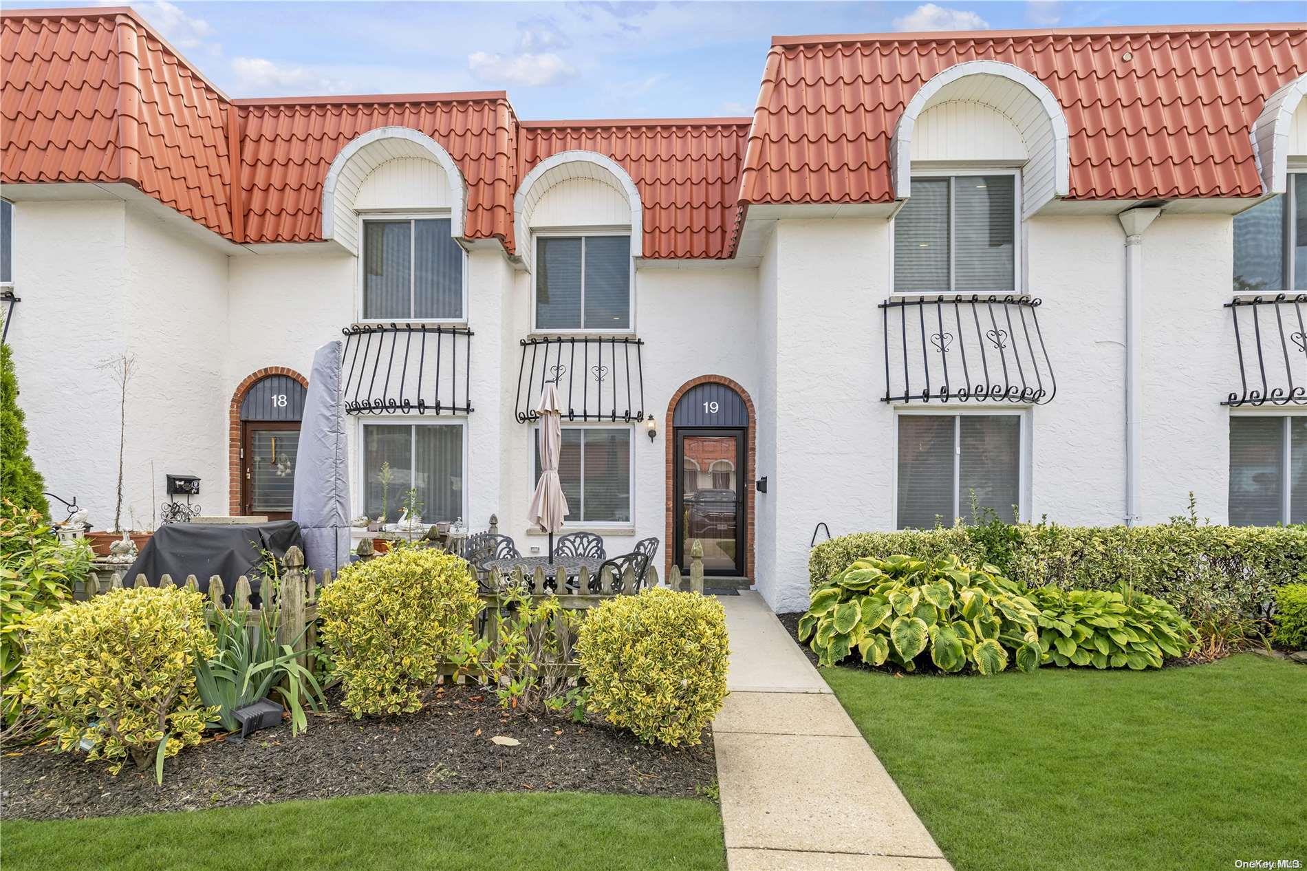 #1 photo, 19 Alhambra Drive, ناسو Oceanside , NY 11572