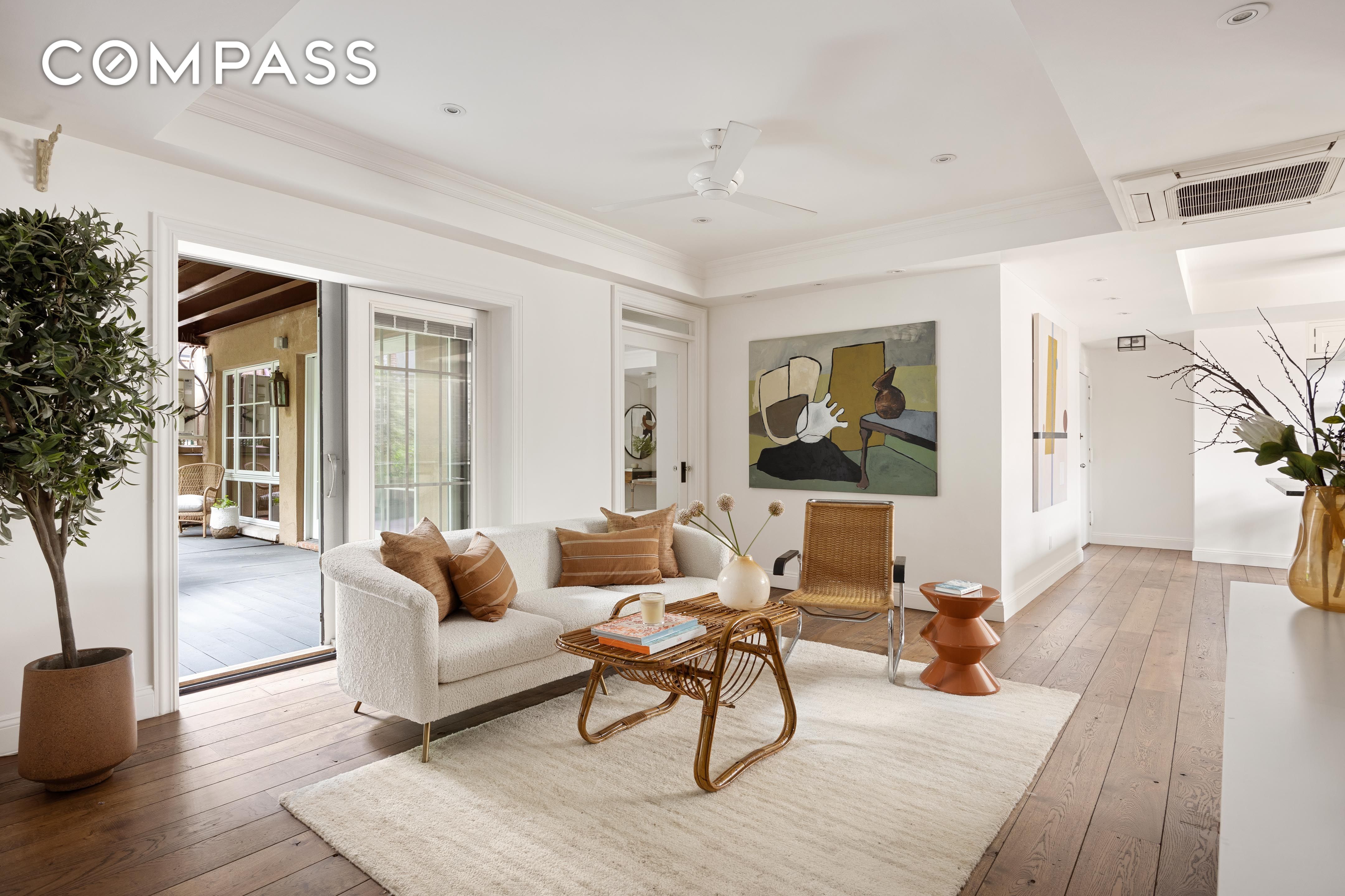 #1 photo, 50 Ave A 2AB, مانهاتن East Village , NY 10009