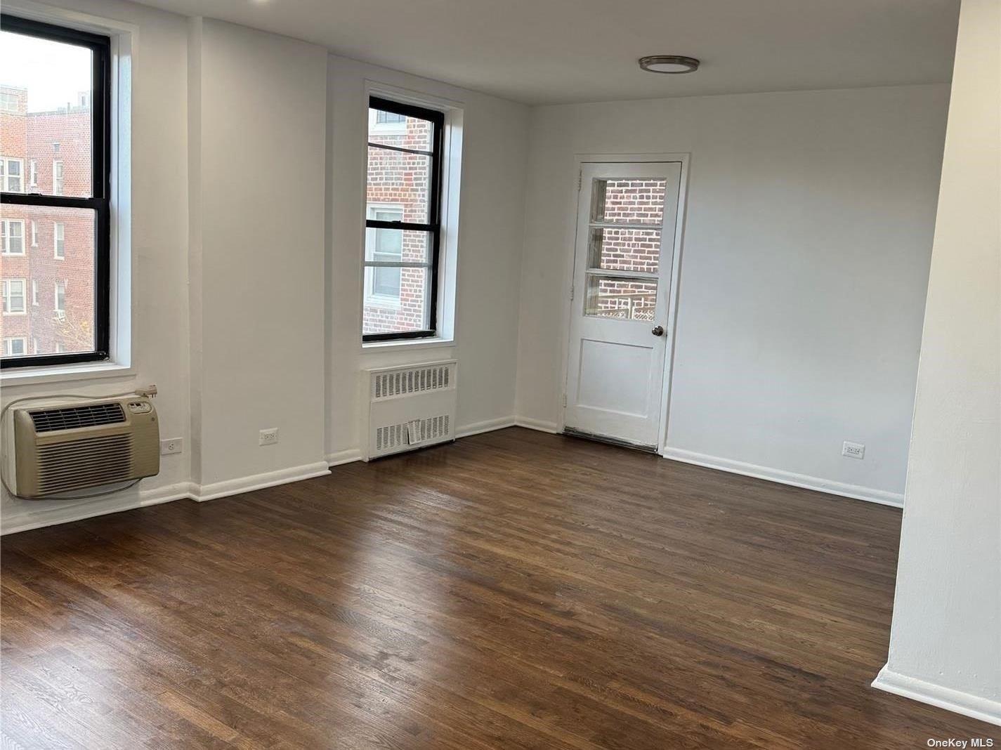 #8 photo, 65-50 Wetherole Street, クイーンズ区 Rego Park , NY 11374