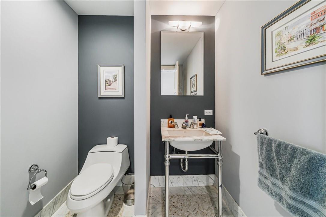 #20 photo, 1 Renaissance Square, White Plains , NY 10601