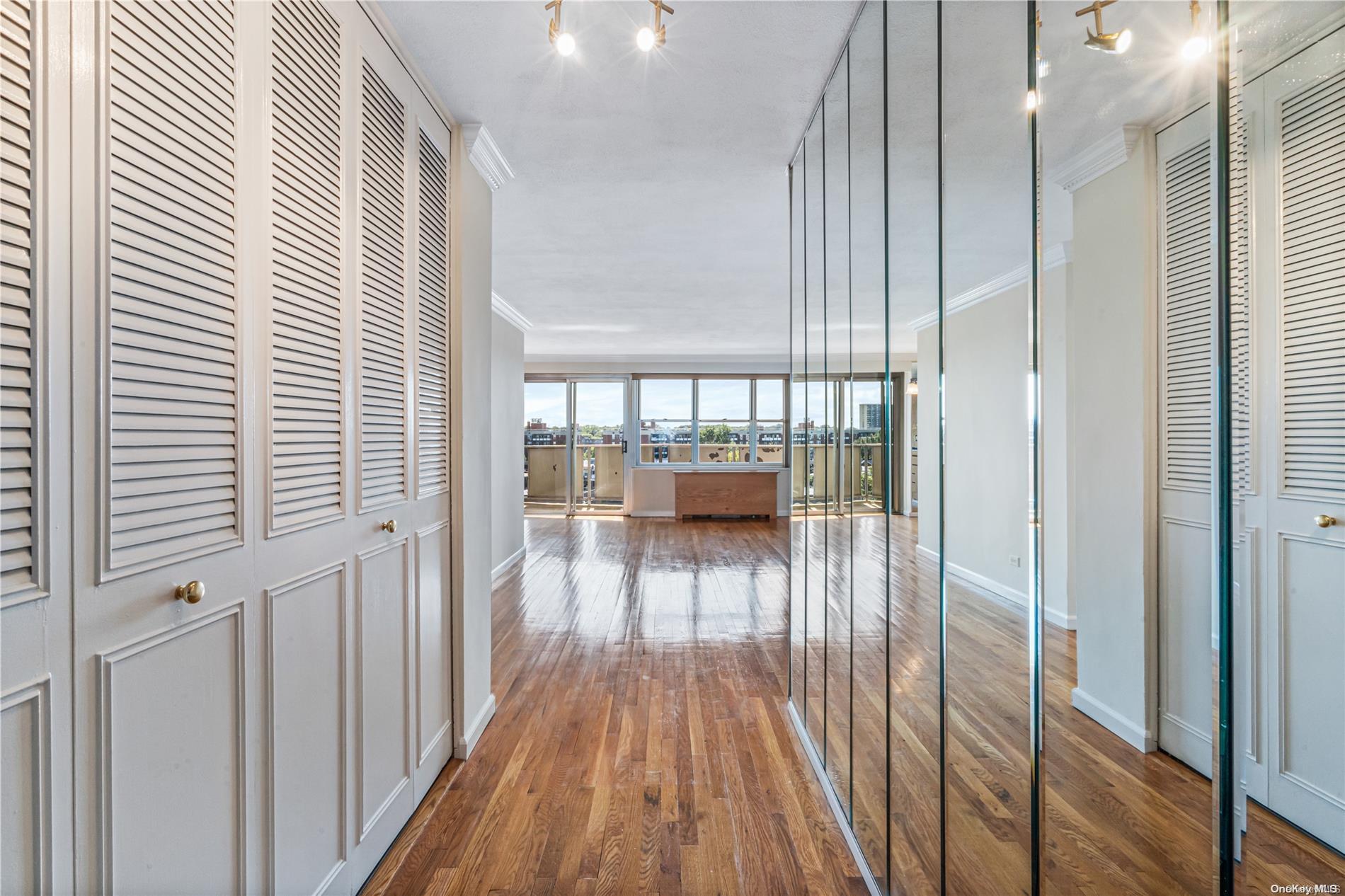 #5 photo, 17-85 215 Street, كوينز Bayside , NY 11360