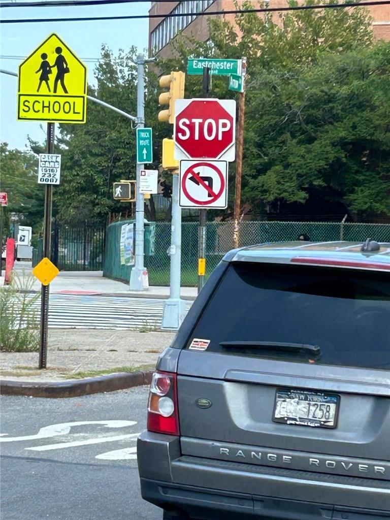 #3 photo, 1476 Arnow Avenue, Bronx , NY 10469