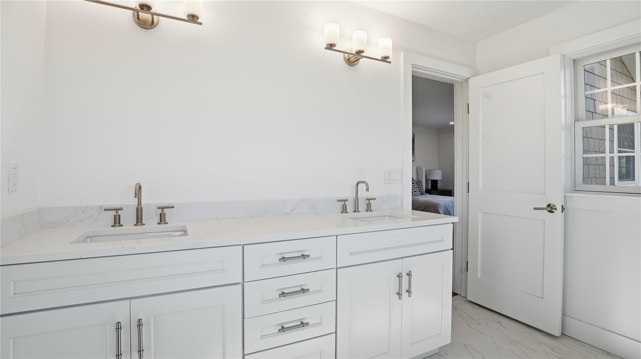 #16 photo, 100 Rogers Tbb Avenue, Саффолк ‖ Westhampton Beach , NY 11978