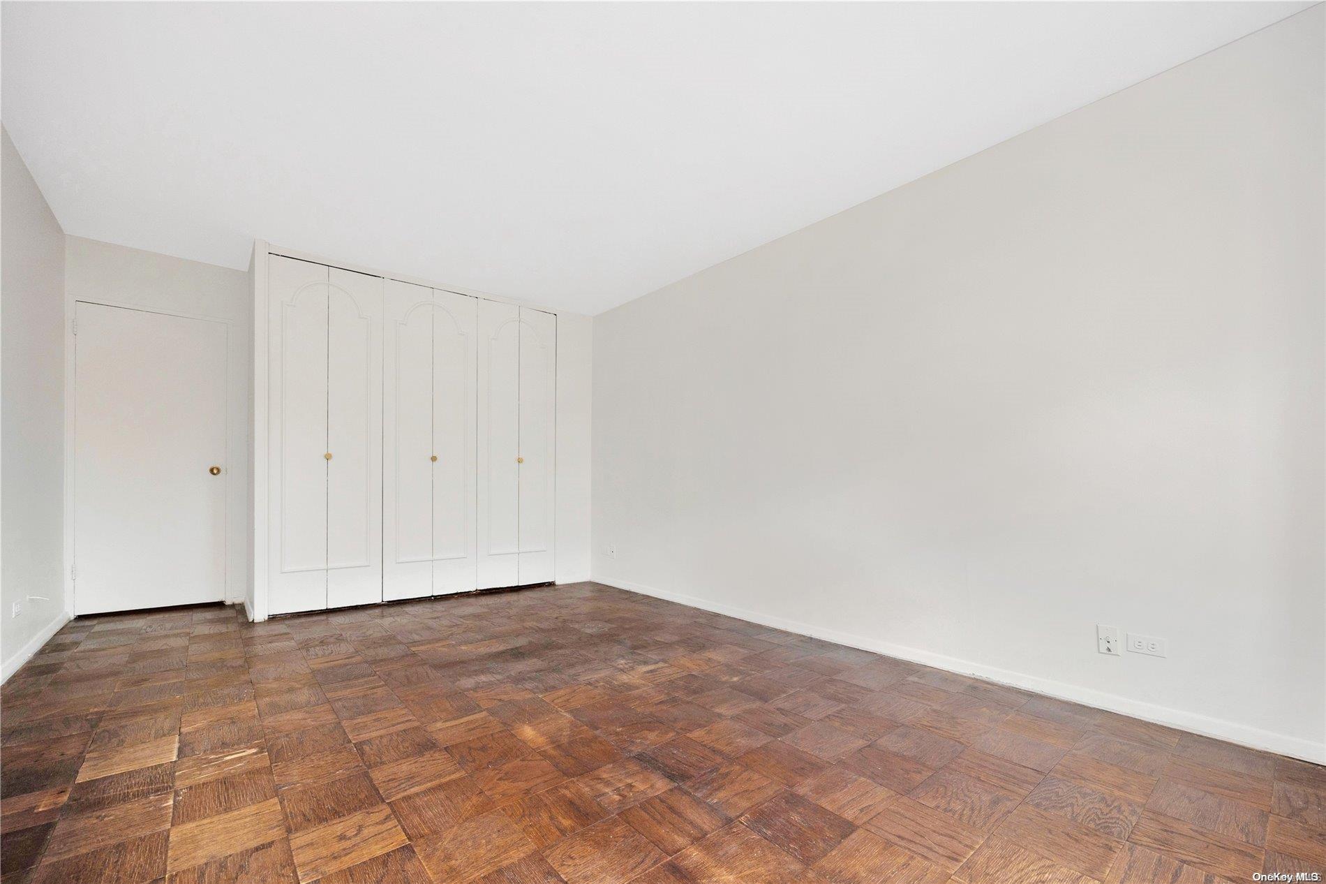 #16 photo, 110-11 Queens Boulevard, クイーンズ区 Forest Hills , NY 11375