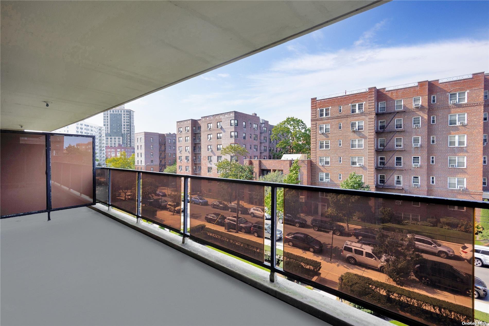 #20 photo, 110-11 Queens Boulevard, クイーンズ区 Forest Hills , NY 11375