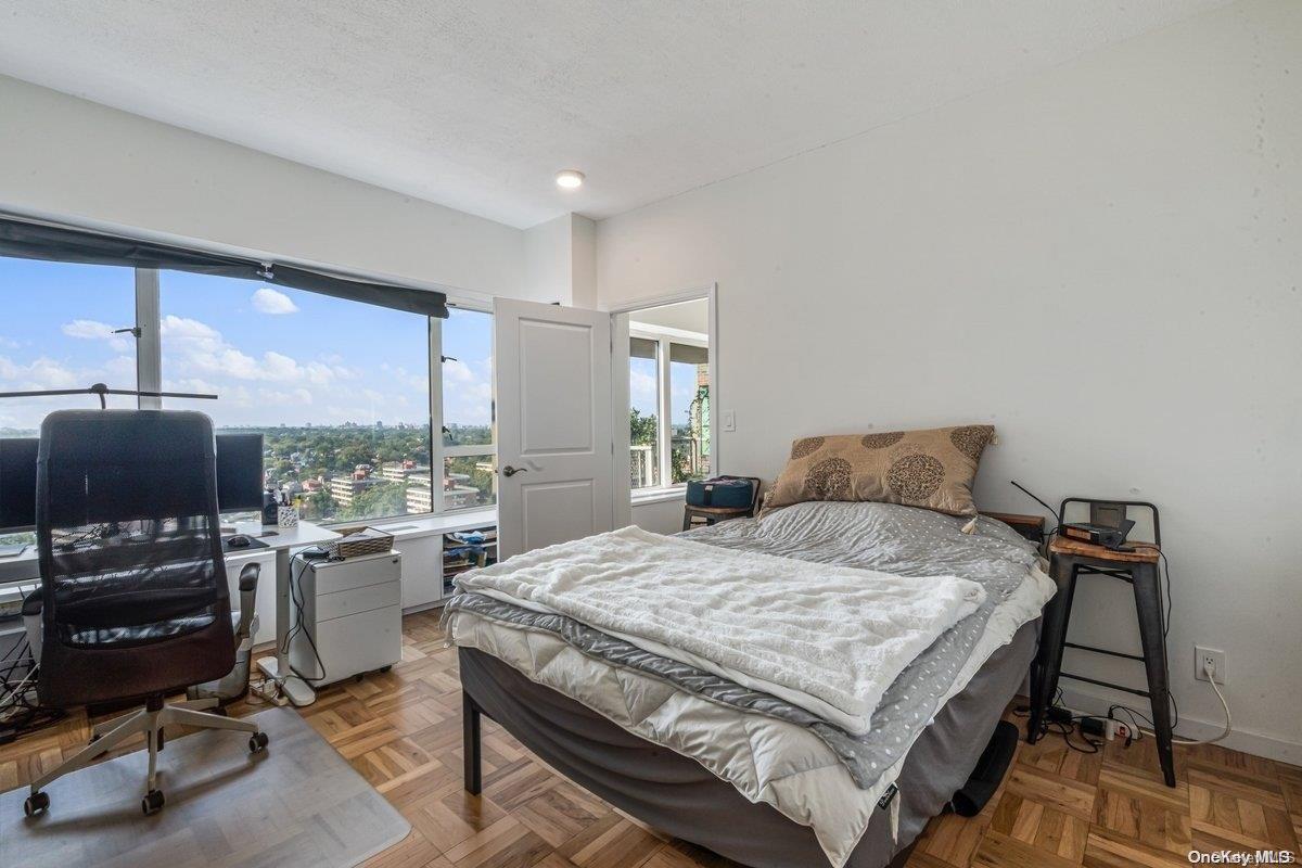 #12 photo, 166-25 Powells Cove Boulevard, Beechhurst , NY 11357