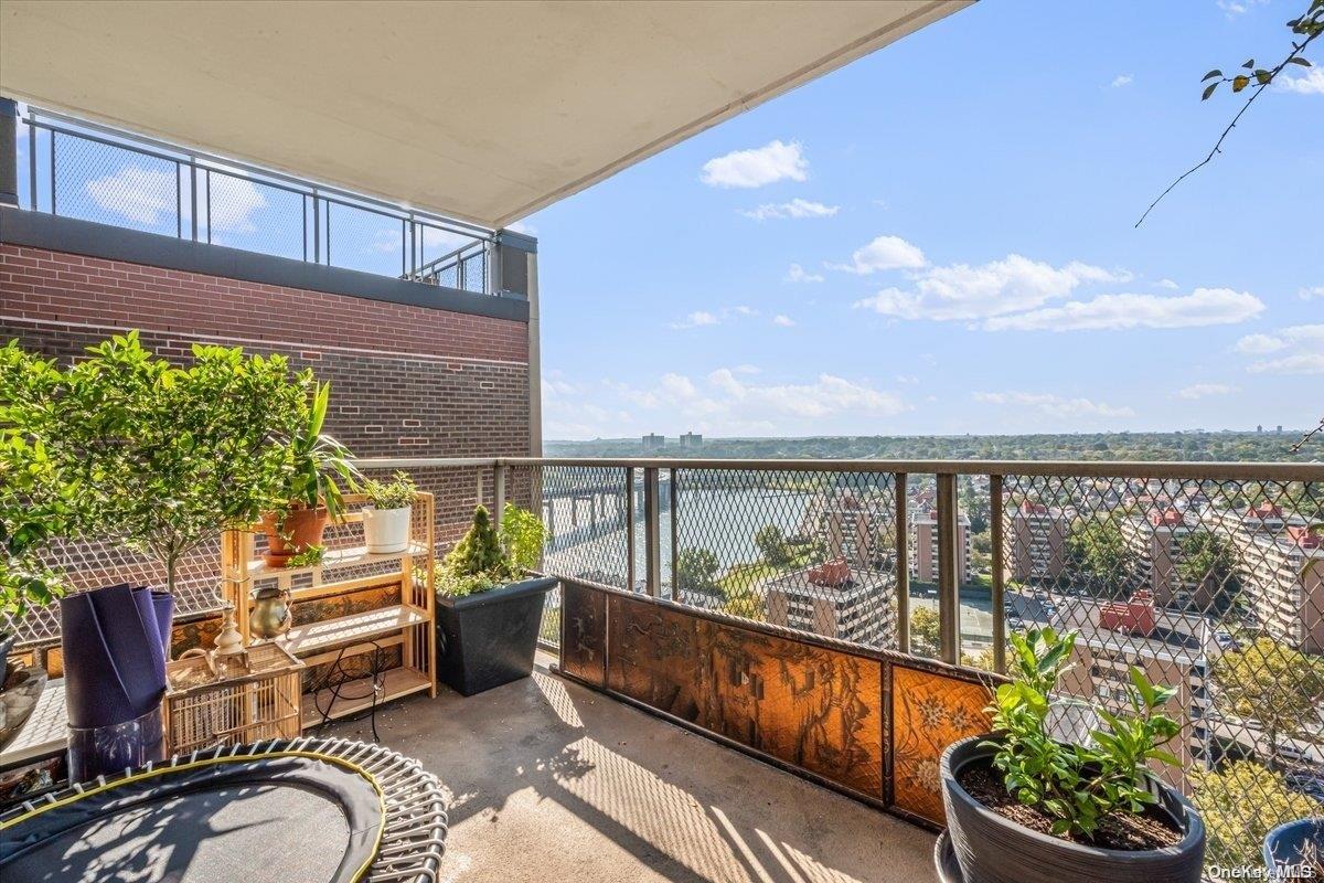 #3 photo, 166-25 Powells Cove Boulevard, Beechhurst , NY 11357