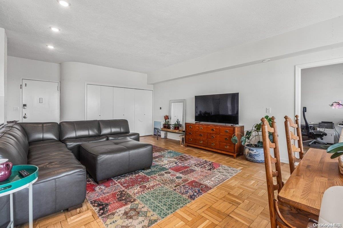 #7 photo, 166-25 Powells Cove Boulevard, Beechhurst , NY 11357