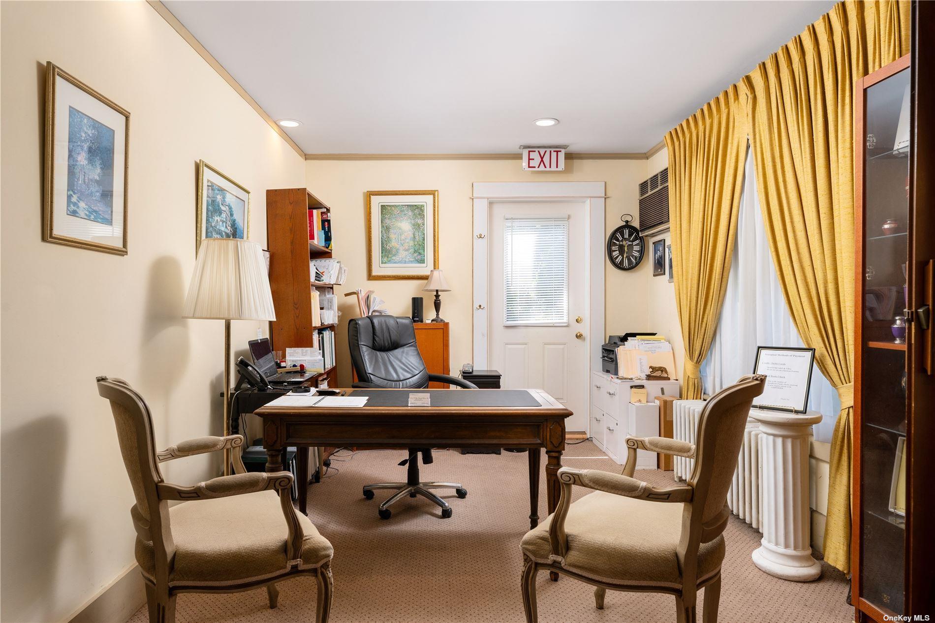 #12 photo, 94 E Montauk Highway, サフォーク郡 Hampton Bays , NY 11946