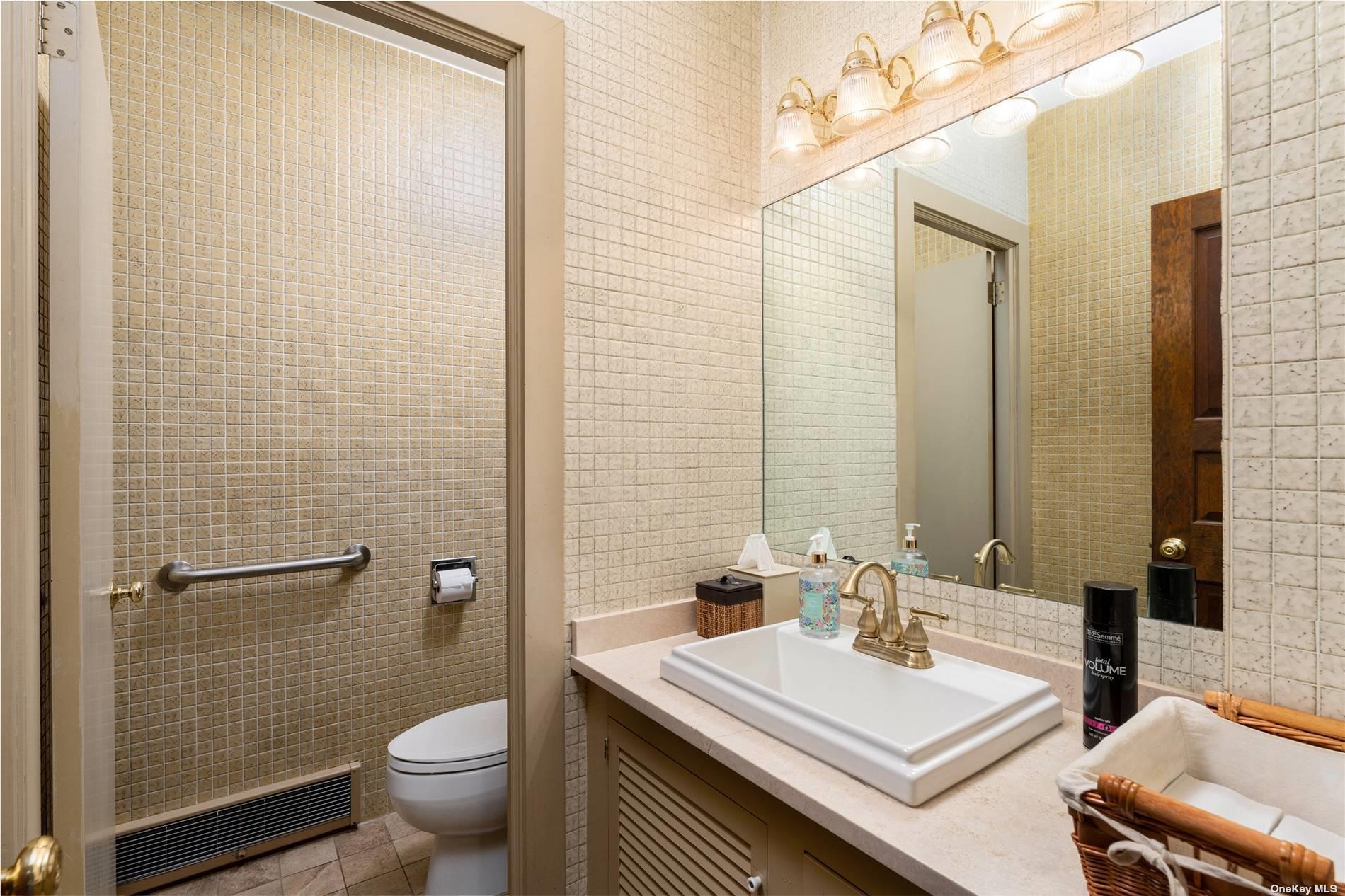 #18 photo, 94 E Montauk Highway, サフォーク郡 Hampton Bays , NY 11946