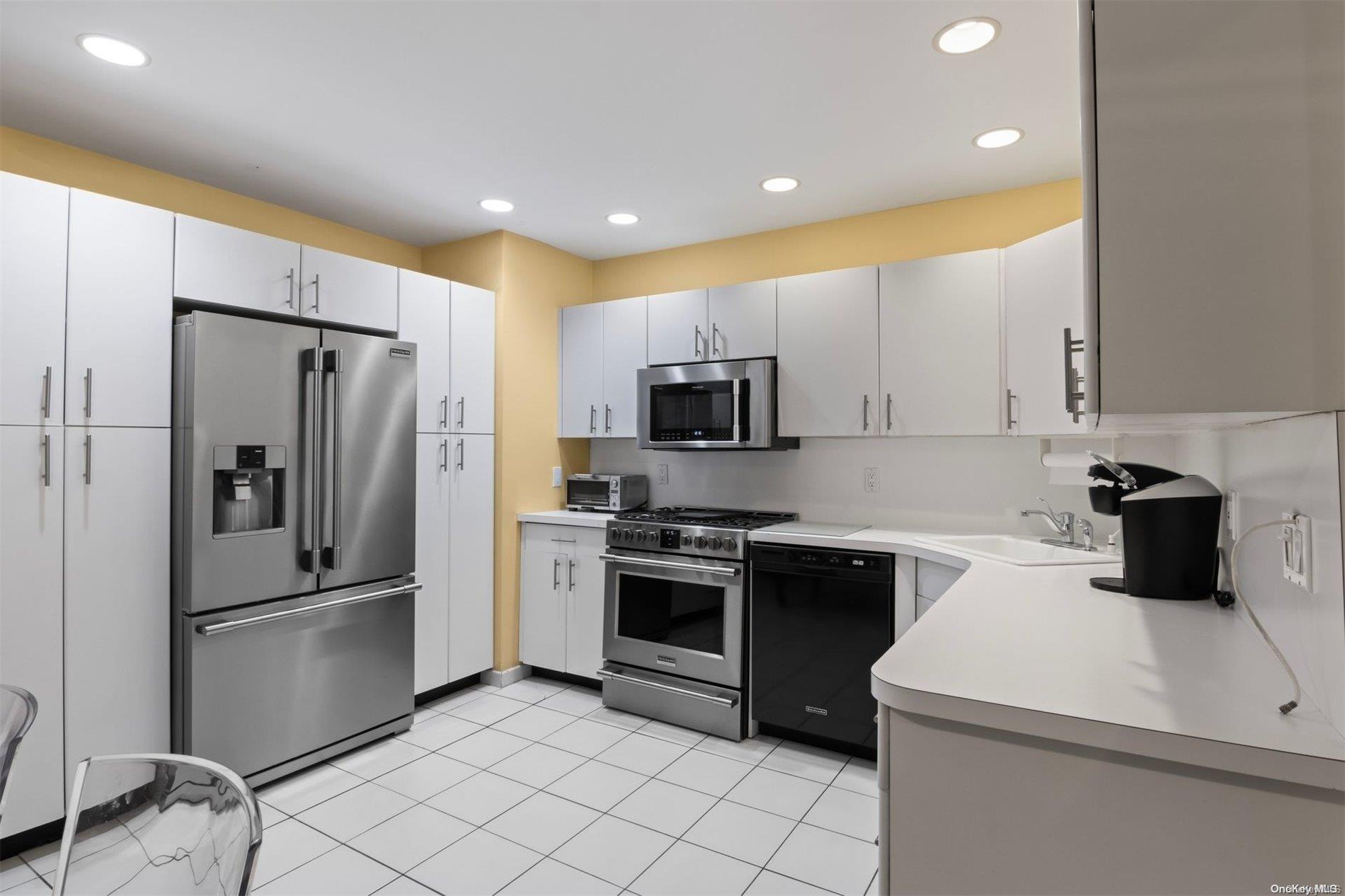 #10 photo, 215 Middle Neck Road, Great Neck , NY 11021