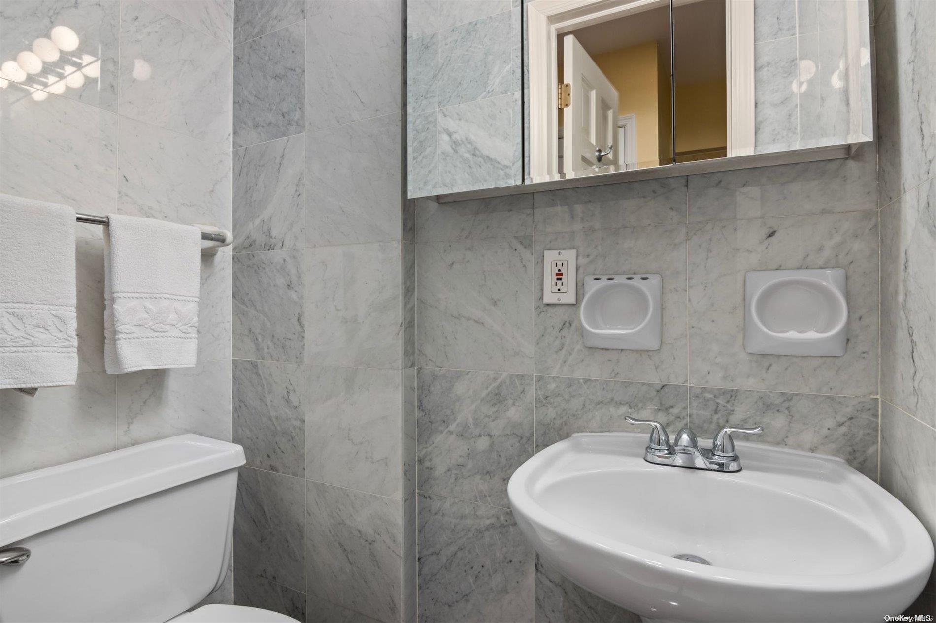 #14 photo, 215 Middle Neck Road, Great Neck , NY 11021